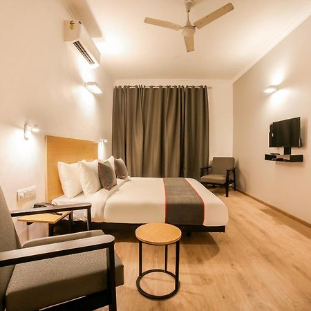 King Delhi Airport Hotell New Delhi Exteriör bild